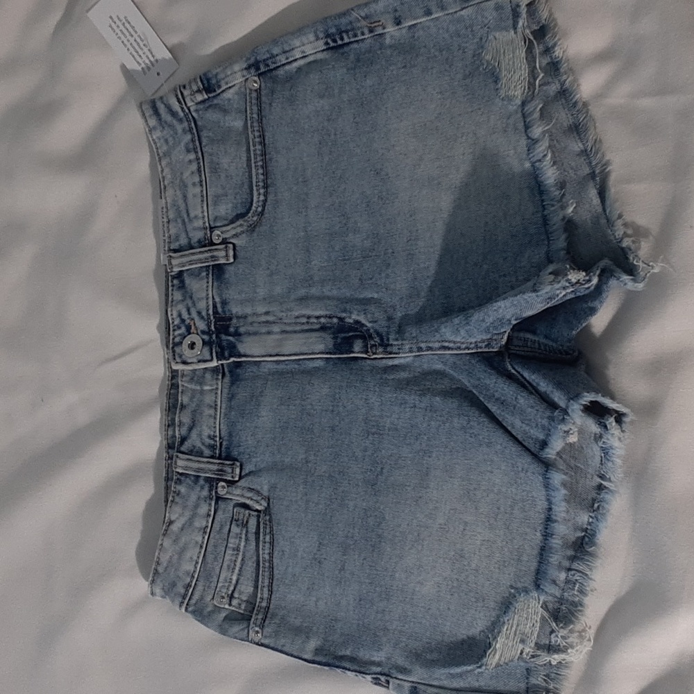 I.N.C International Concepts Womans High Ruse Distressed Hem Jean Shorts. Sz 6.